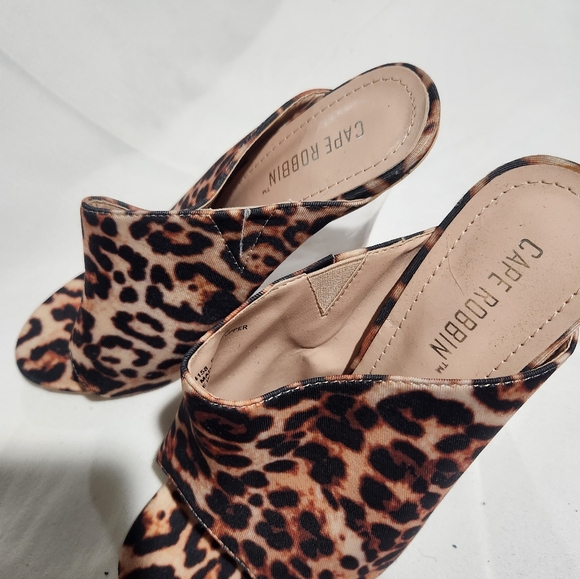 Heels - Picture 3 of 4